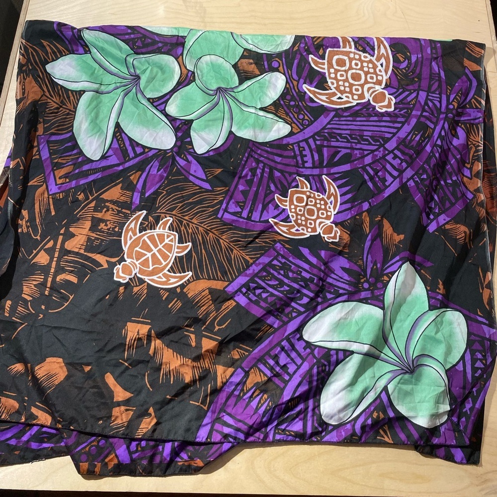 Tropical Print Scarf with Turtles (MO) - Picture 3 of 10